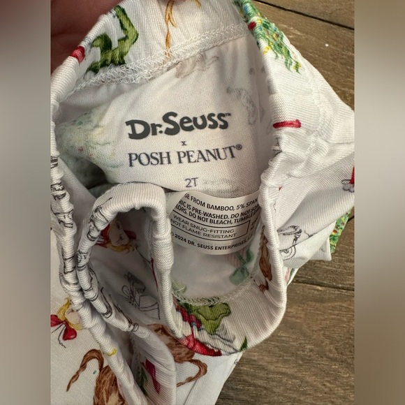 Posh Peanut Dr. Seuss The Grinch Who-Ville Pajama Two Piece Set Size 2T - Picture 3 of 4